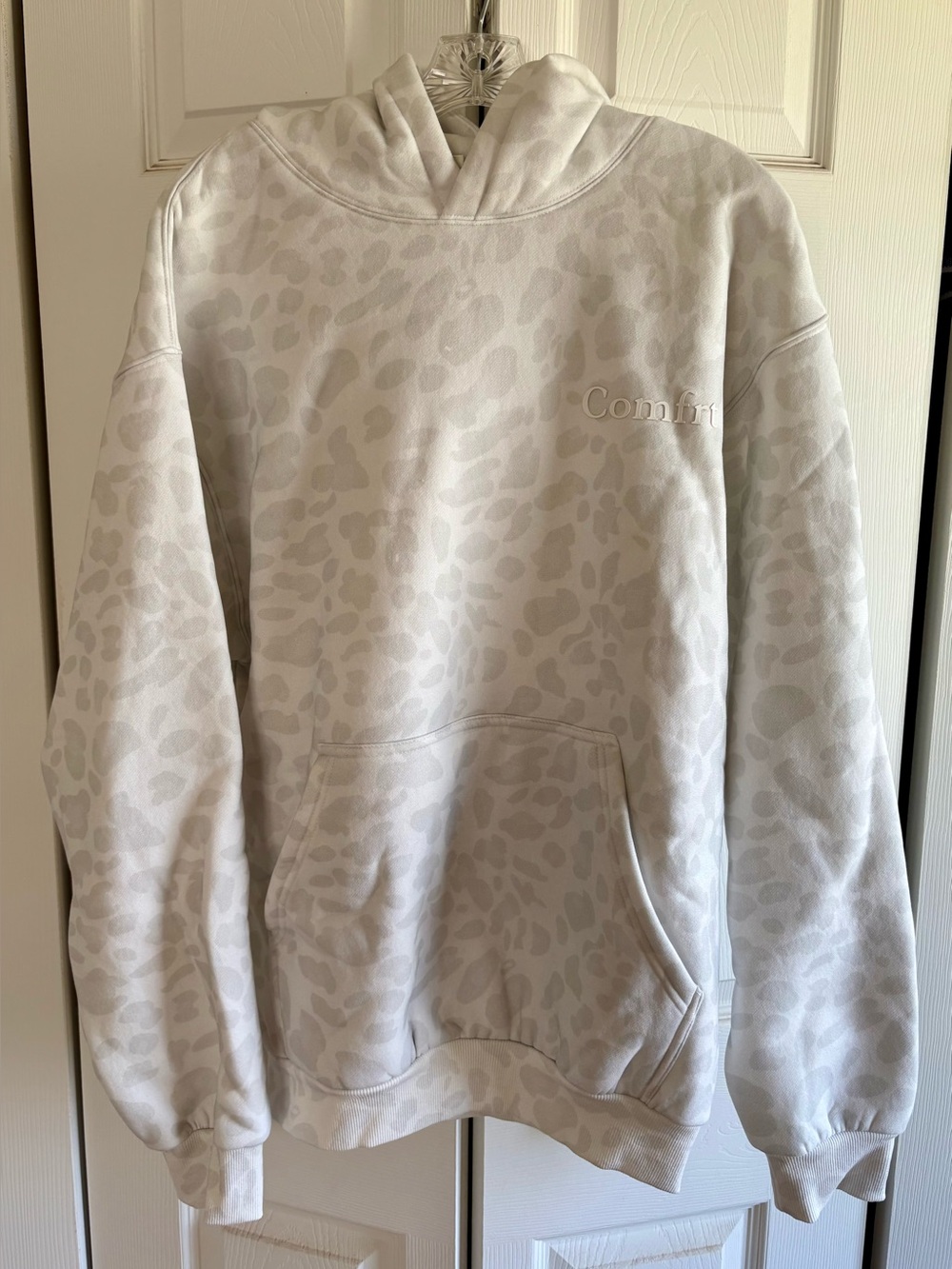 COMFRT Minimalist Hoidie
Light Grey Leopard, XS